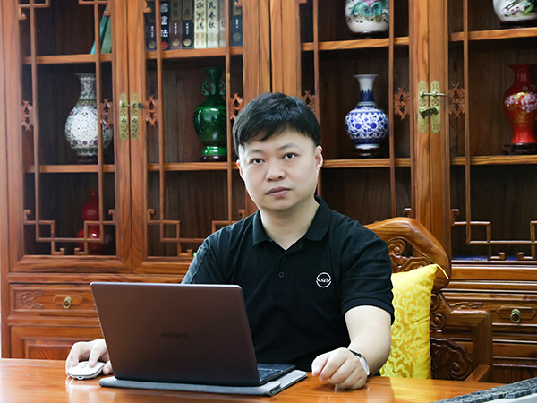 樂麒騰-董事長形象